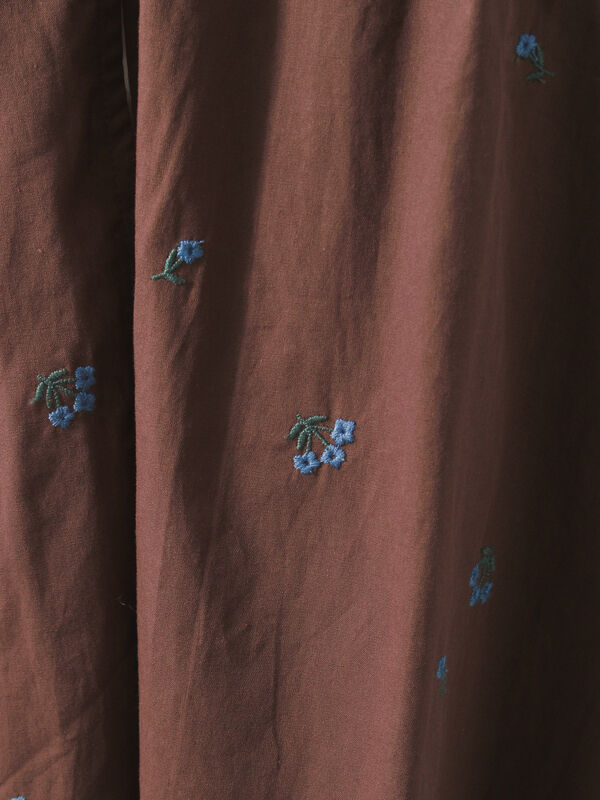 セール】 花刺繍チュニック（ブラック/ブラウン/キナリ/トップス