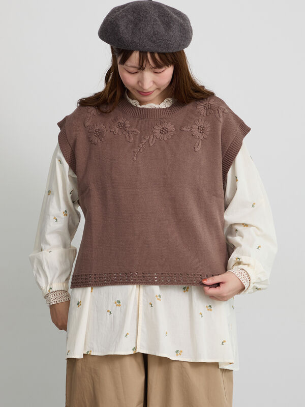 【天神店/EC限定】花刺繍ニットベスト（モカ）｜Samansa Mos2（サマンサ モスモス）通販