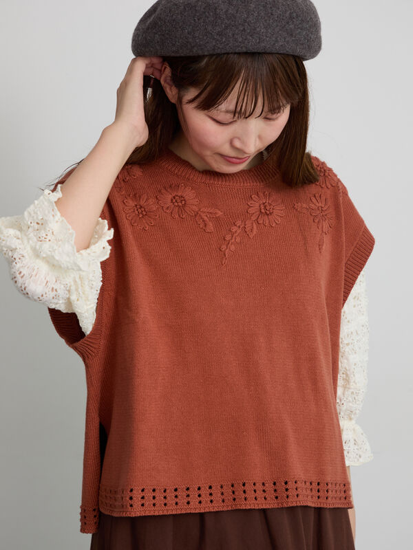 【天神店/EC限定】花刺繍ニットベスト（テラコッタ）｜Samansa Mos2（サマンサ モスモス）通販