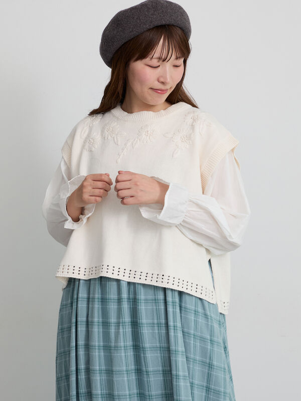 【天神店/EC限定】花刺繍ニットベスト（キナリ）｜Samansa Mos2（サマンサ モスモス）通販
