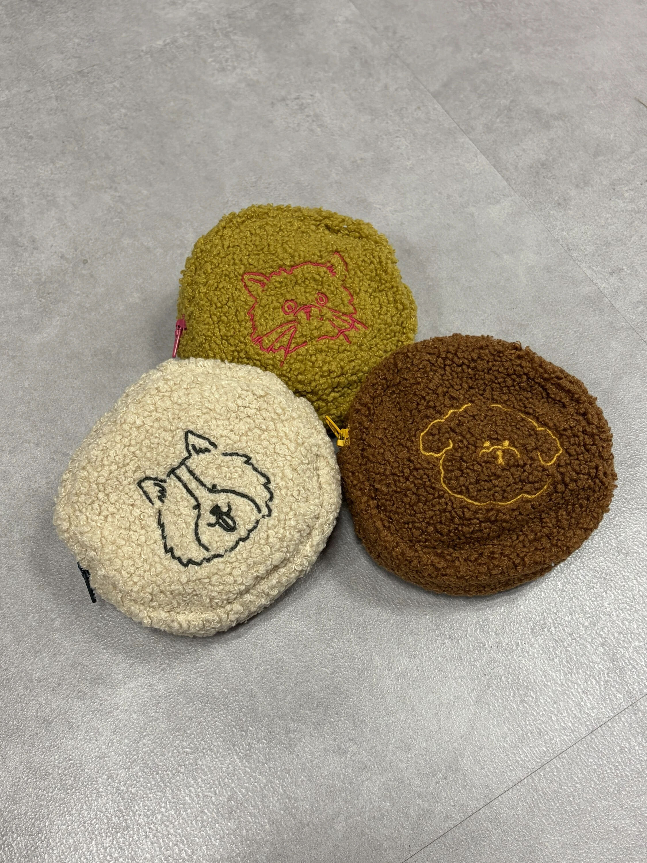 ボアアニマル刺繍ポーチチャーム（オフホワイト/ブラウン/マスタード