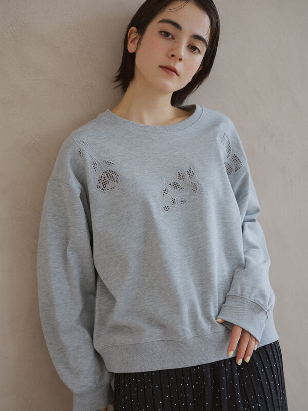 セール】 くり抜き刺繍スウェット（グレー/ブラック/アイボリー