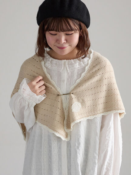 【SA刺繍】配色スカラップニット三角ストール（ブラック/モカ/キナリ）｜Samansa Mos2（サマンサ モスモス）通販