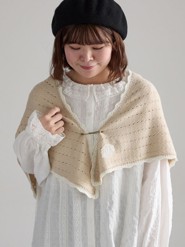 SA刺繍】配色スカラップニット三角ストール（ブラック/モカ/キナリ