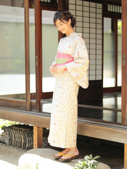 Te chichi (テチチ) アンティーク花柄浴衣
