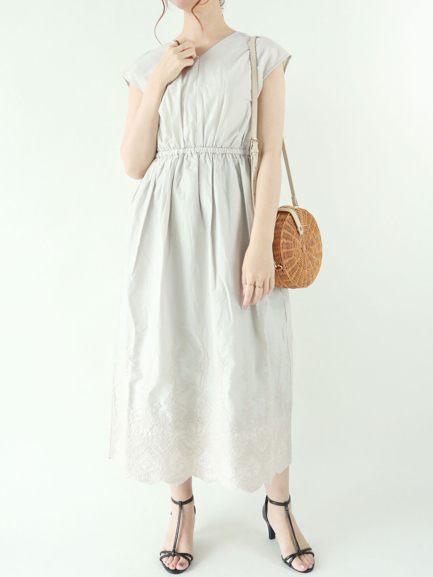 セール スカラップ刺繍ワンピース ベージュ ネイビー ワンピース Te Chichi テチチ 公式通販