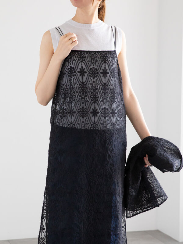 レース刺繍ダンガリーのシャーリングキャミワンピ        