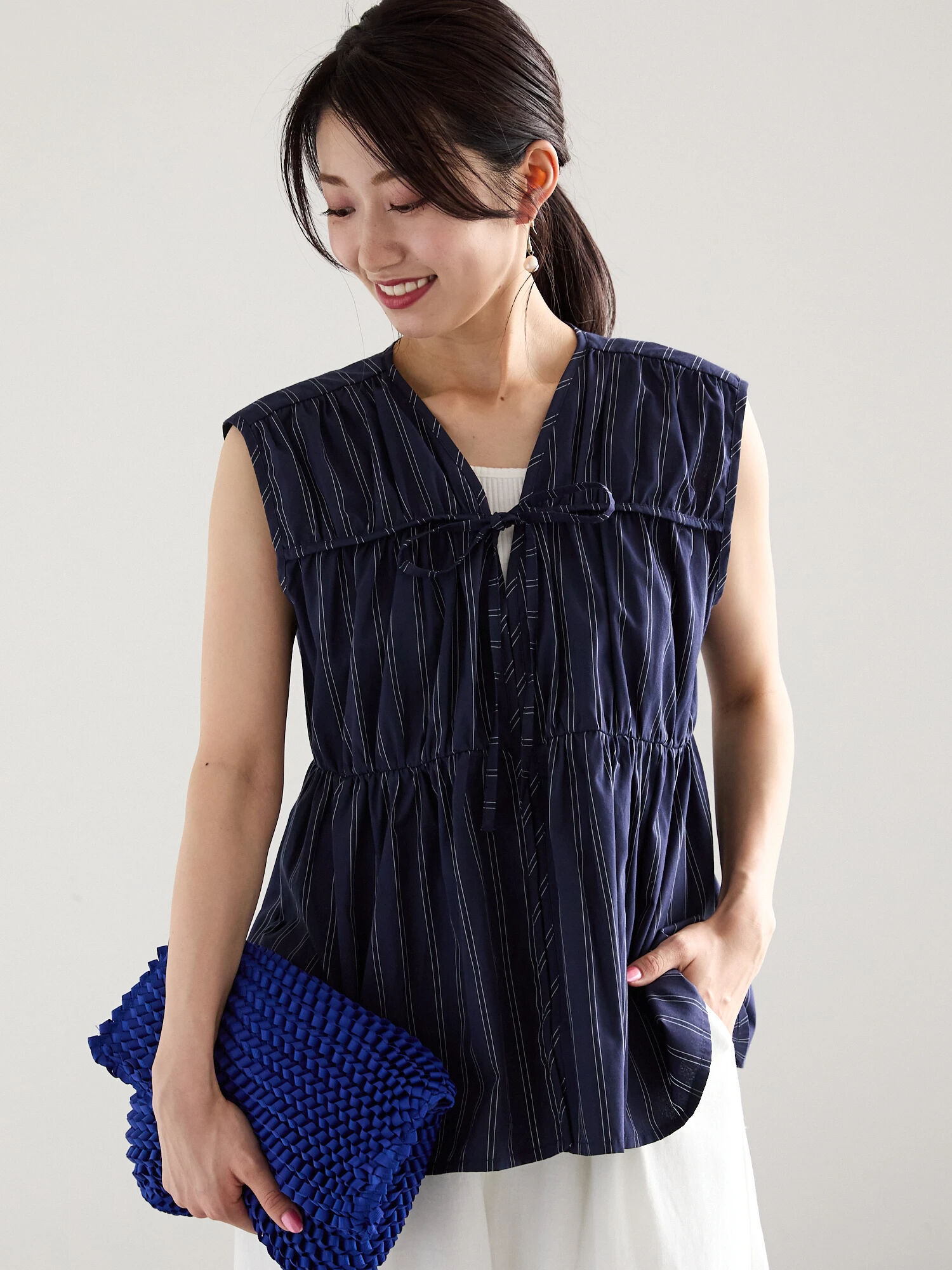 【セール】 ストライプノースリーブギャザーブラウス（ホワイト/ネイビー/トップス/シャツ・ブラウス）| Te chichi（テチチ）公式通販