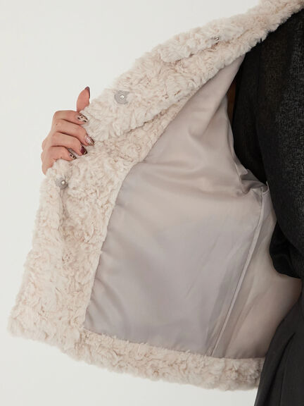 【佐藤晴美着用】パールドットエコファーショートコート（オフホワイト/ブラック）｜Te chichi（テチチ）通販