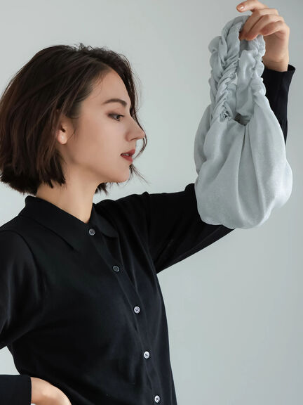 【WEB限定】ギャザーシャイニートートバッグ（シルバー/ブラック）｜Te chichi（テチチ）通販