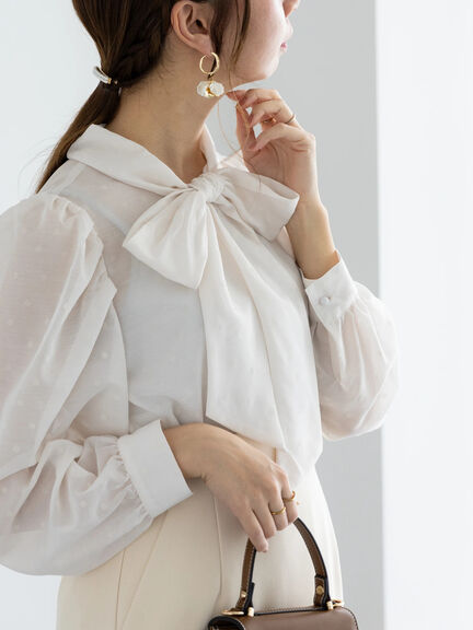 【WEB限定】シアーフロッキードットボウタイブラウス【セレモニーアイテム】（オフホワイト/ブラック）｜Te chichi（テチチ）通販