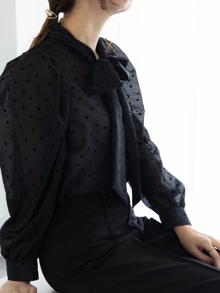【WEB限定】シアーフロッキードットボウタイブラウス【セレモニーアイテム】（オフホワイト/ブラック）｜Te chichi（テチチ）通販