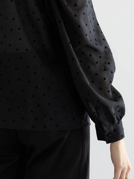 【WEB限定】シアーフロッキードットボウタイブラウス【セレモニーアイテム】（オフホワイト/ブラック）｜Te chichi（テチチ）通販