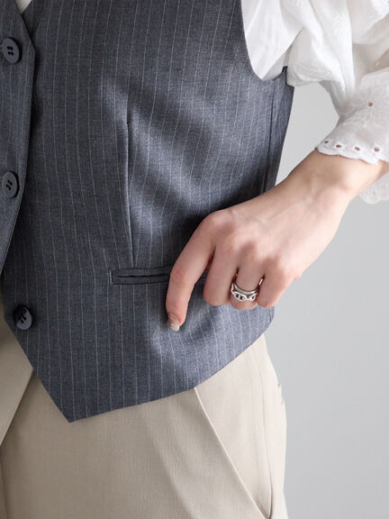 【宮本茉由着用】ストライプショートベスト《2025spring catalog item》（グレー/ネイビー）｜Te chichi（テチチ）通販