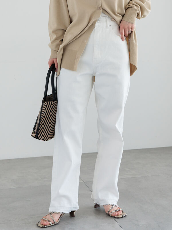 セール】 【宮本茉由着用】ストレートシルエットDenim（オフホワイト