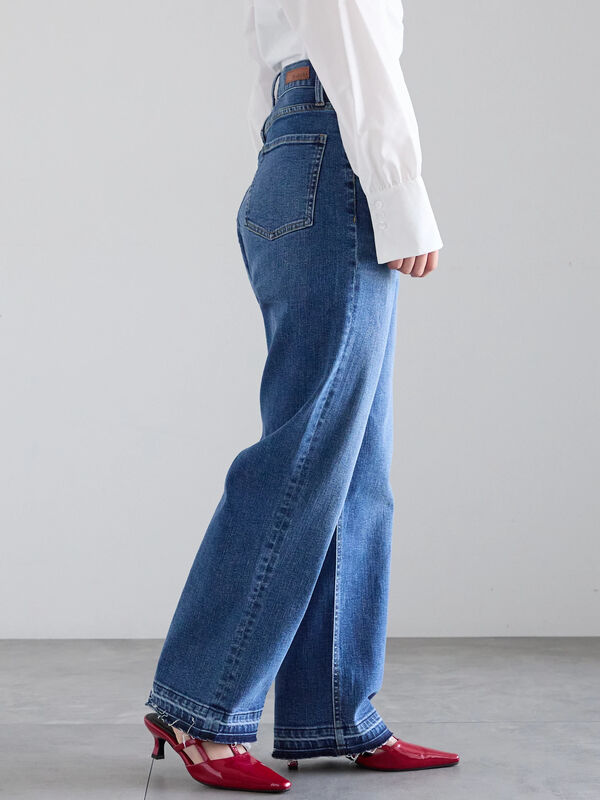 セール】 【宮本茉由着用】ストレートシルエットDenim（オフホワイト