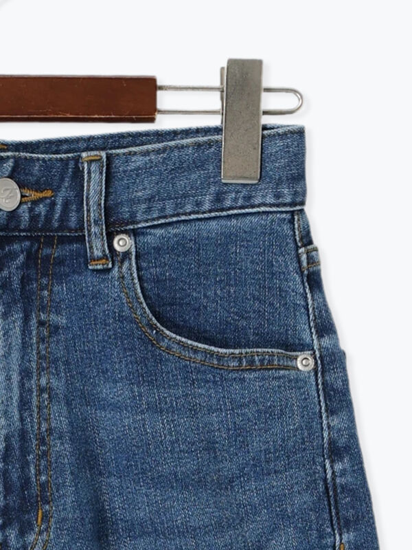 セール】 【宮本茉由着用】ストレートシルエットDenim（オフホワイト