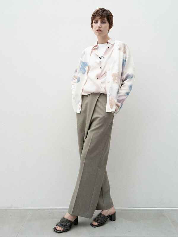 【宮本茉由着用】アシンメトリータックストレートパンツ《2025spring catalog item》（グレー）｜Te chichi（テチチ）通販