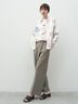 【宮本茉由着用】アシンメトリータックストレートパンツ《2025spring catalog item》（グレー）｜Te chichi（テチチ）通販