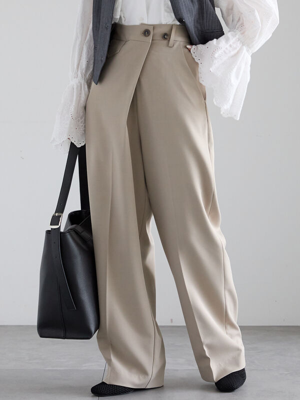 【宮本茉由着用】アシンメトリータックストレートパンツ《2025spring catalog item》（ベージュ）｜Te chichi（テチチ）通販