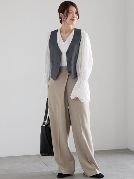 【宮本茉由着用】アシンメトリータックストレートパンツ《2025spring catalog item》（オフホワイト/グレー/ベージュ）｜Te chichi（テチチ）通販