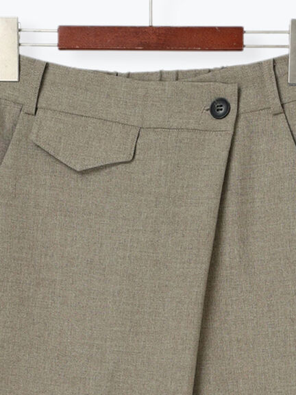 【宮本茉由着用】アシンメトリータックストレートパンツ《2025spring catalog item》（オフホワイト/グレー/ベージュ）｜Te chichi（テチチ）通販