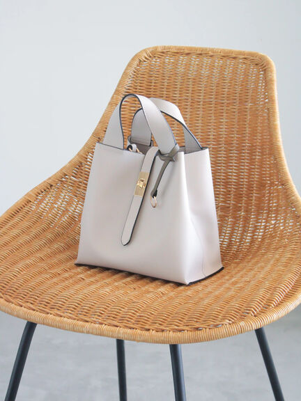 美品 chiiibag チーバッグ ベルトトートバッグ 2025年最新】chiiiibag ベルトの人気アイテム - メルカリ