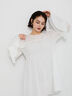 【Atelier Sucre】レースフレアスリーブシャーリングブラウス《2025spring catalog item》（オフホワイト）｜Te chichi（テチチ）通販