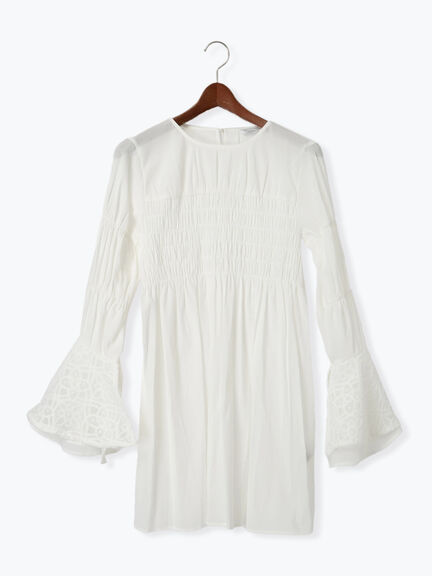 【Atelier Sucre】レースフレアスリーブシャーリングブラウス《2025spring catalog item》（オフホワイト）｜Te chichi（テチチ）通販