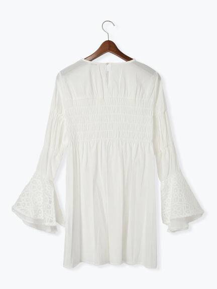 【Atelier Sucre】レースフレアスリーブシャーリングブラウス《2025spring catalog item》（オフホワイト）｜Te chichi（テチチ）通販