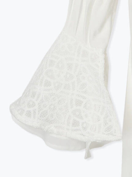 【Atelier Sucre】レースフレアスリーブシャーリングブラウス《2025spring catalog item》（オフホワイト）｜Te chichi（テチチ）通販
