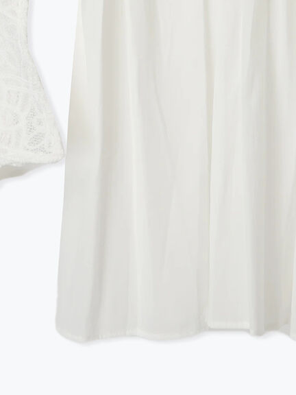【Atelier Sucre】レースフレアスリーブシャーリングブラウス《2025spring catalog item》（オフホワイト）｜Te chichi（テチチ）通販