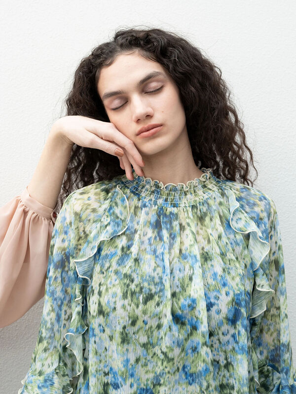 フラワープリントシアーフリルブラウス《2025spring catalog item》（ブルー）｜Te chichi（テチチ）通販