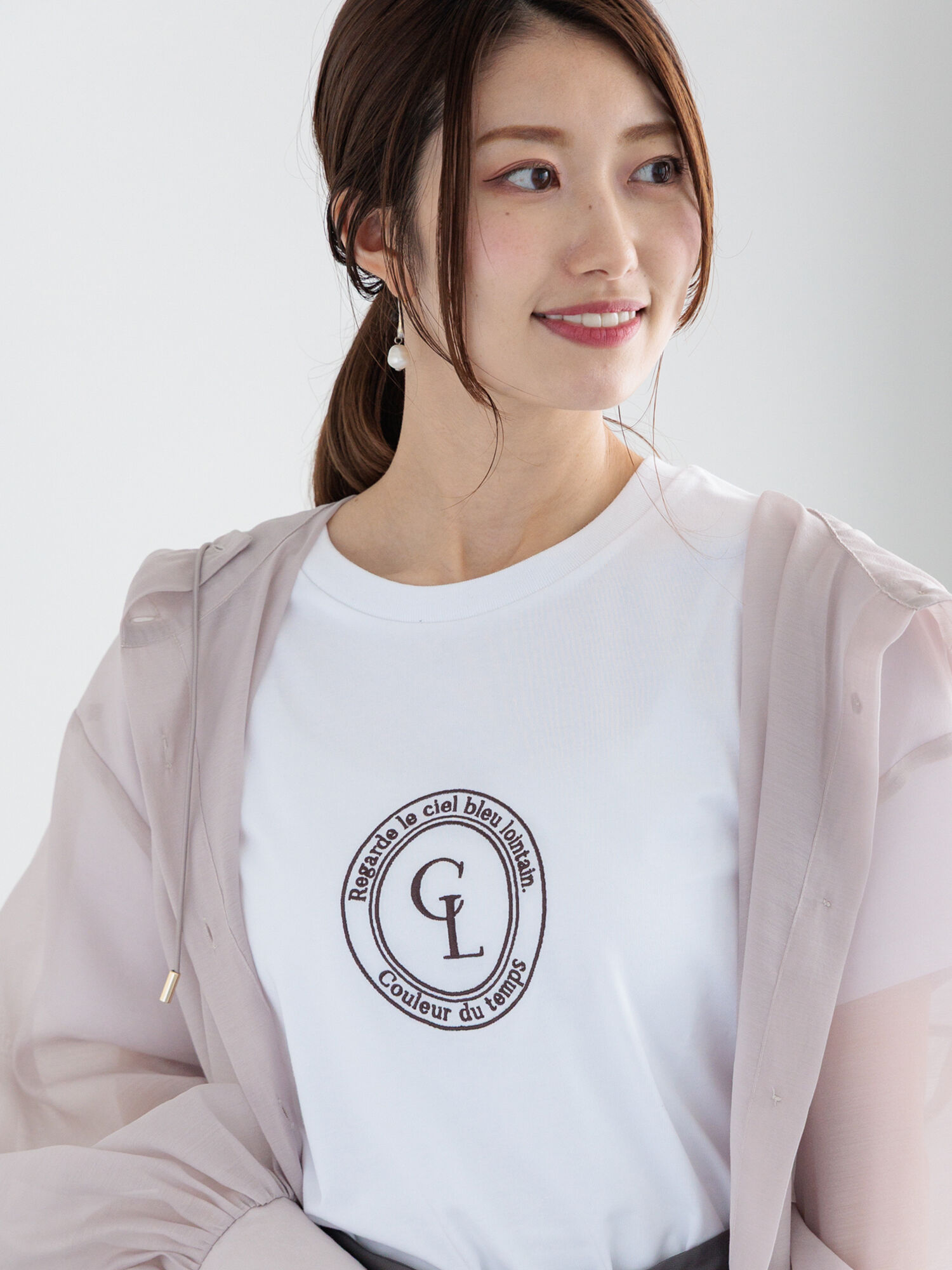 イニシャルロゴ刺繍スタンダートTシャツ(オフホワイト/ブラック イニシャルロゴ刺繍スタンダートTシャツ(オフホワイト/ブラック