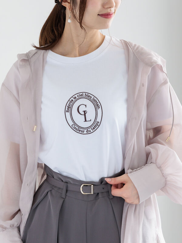 イニシャルロゴ刺繍スタンダートTシャツ(オフホワイト/ブラック イニシャルロゴ刺繍スタンダートTシャツ(オフホワイト/ブラック