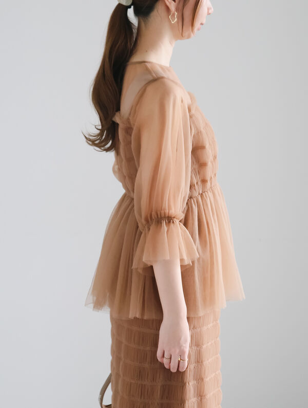pium シャーリングチュールフリルブラウス シャーリングチュールフリルブラウス – pium