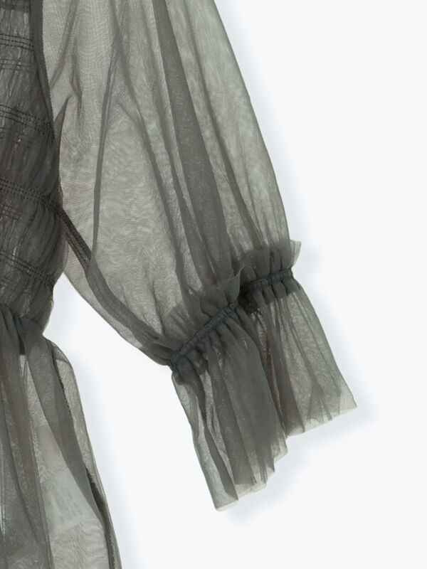 完売品　pium シャーリングチュールフリルブラウス シャーリングチュールフリルブラウス – pium