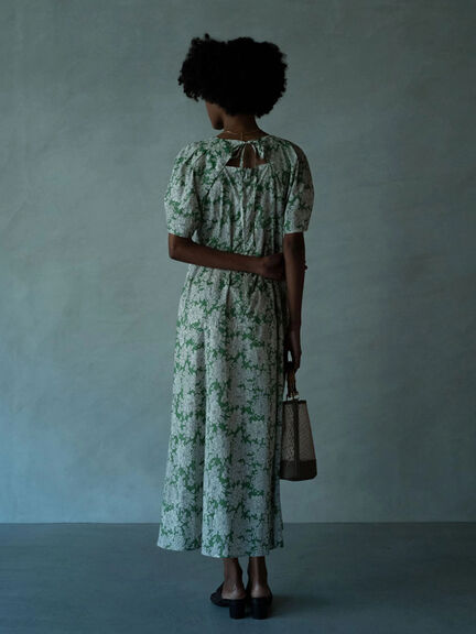 【LIBERTY】フレアーワンピース《2025summer catalog item》（ベージュ/グリーン）｜Te chichi（テチチ）通販