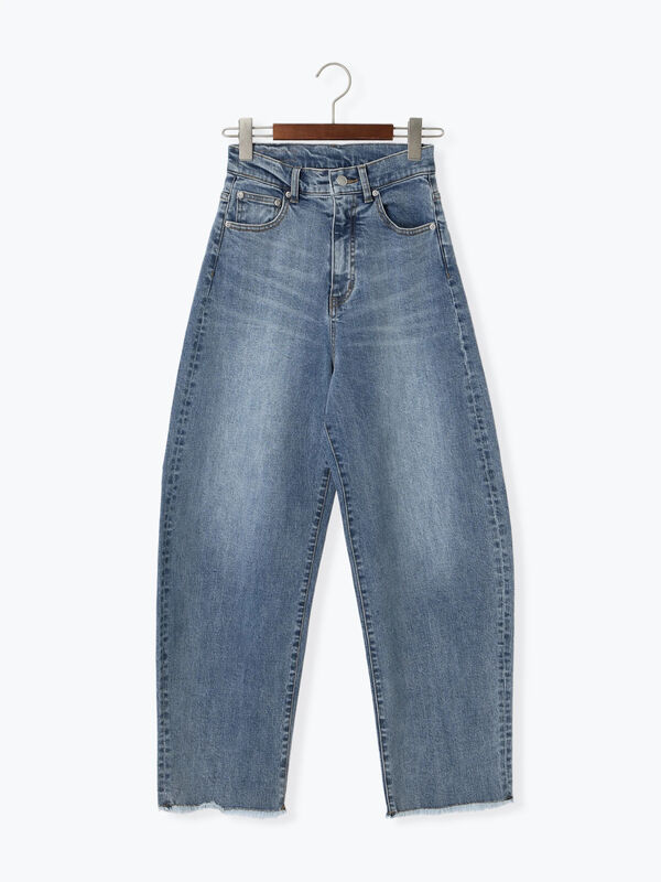 カーブDenimパンツ《2025summer catalog item》（オフホワイト