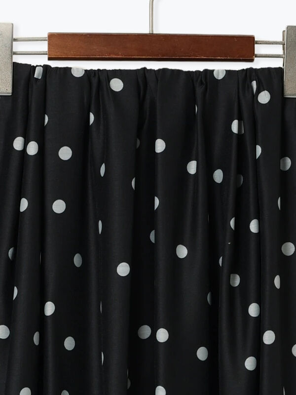 フレアスカート 黒と白のドット セール】 ドットタックフレアスカート（ブラック/ベージュ