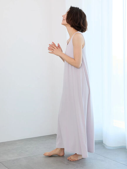 【Essentials】ワンポイント刺繍ロングワンピース（ラベンダー）｜Te chichi（テチチ）通販