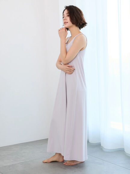 【Essentials】ワンポイント刺繍ロングワンピース（ラベンダー）｜Te chichi（テチチ）通販