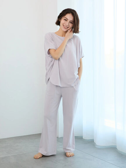 【Essentials】ワンポイント刺繍ストレートイージーパンツ（ラベンダー）｜Te chichi（テチチ）通販