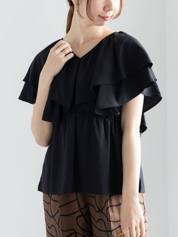 ラッフルフリルブラウス《2025summer catalog item》（ブラック）｜Te chichi（テチチ）通販