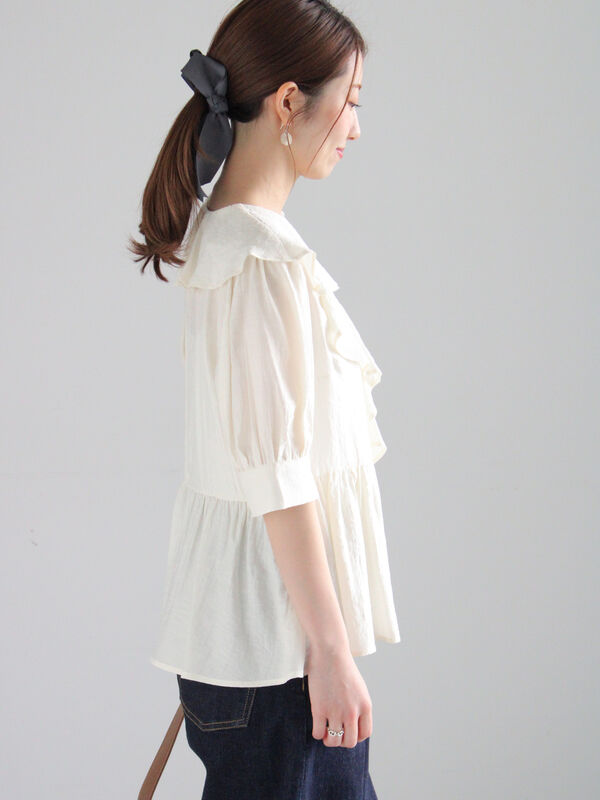 CADUNE アシメラッフルクロップドＴシャツ フリルトップス CADUNE（カデュネ）の「アシメラッフルクロップドTシャツ（T