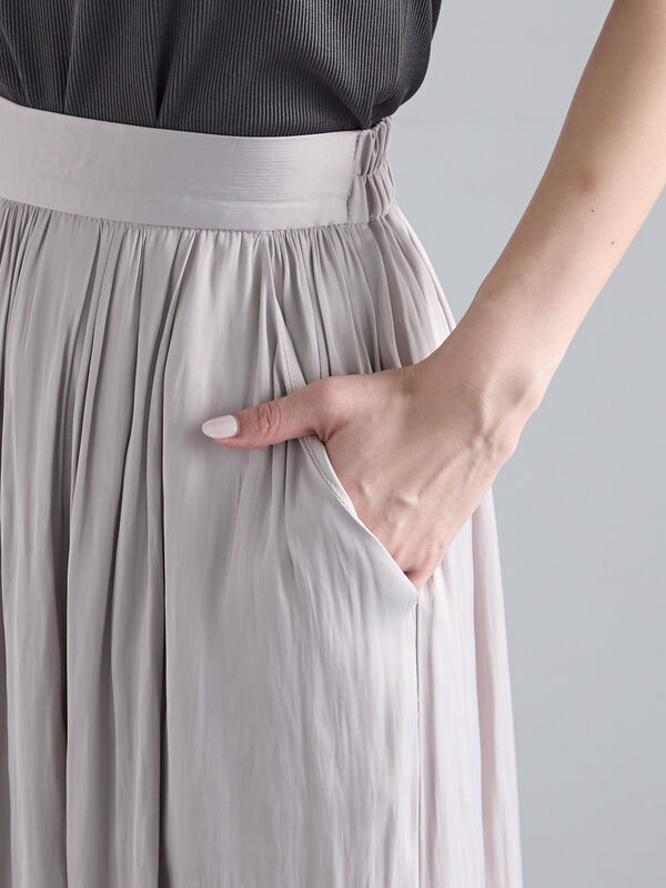 うさちページ セール】 スプリットサテンスカンツ（セットアップ可）（グレー