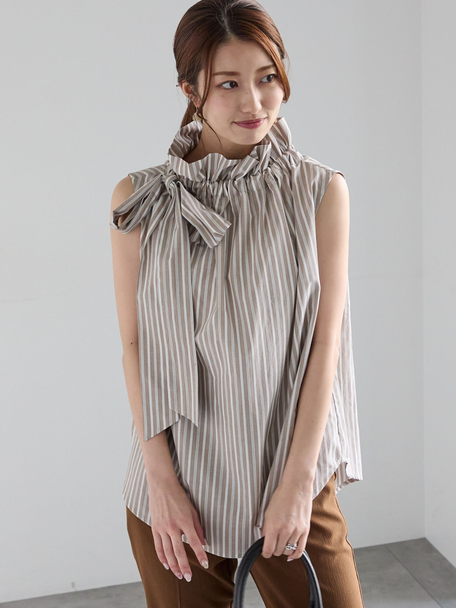 【全3色】ホルターネックフリルブラウス　アイボリー ピンク ブラック【holter-0513ghrtop】( lam )(240524) AMBIDEX Store △〇氷dotジャカード フリルブラウス(F キナリ