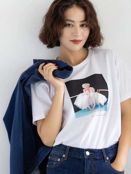 マリリンモンローチェアフォトTシャツ（オフホワイト/チャコールグレー）｜Te chichi（テチチ）通販