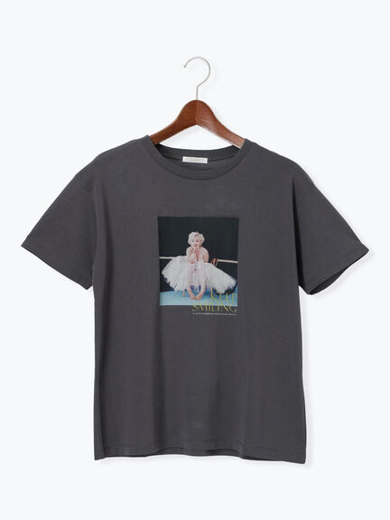 マリリンモンローチェアフォトTシャツ（オフホワイト/チャコールグレー）｜Te chichi（テチチ）通販