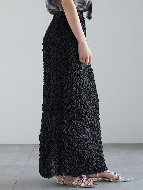 セール】 エンブロイダリーシャーリングスカート（オフホワイト